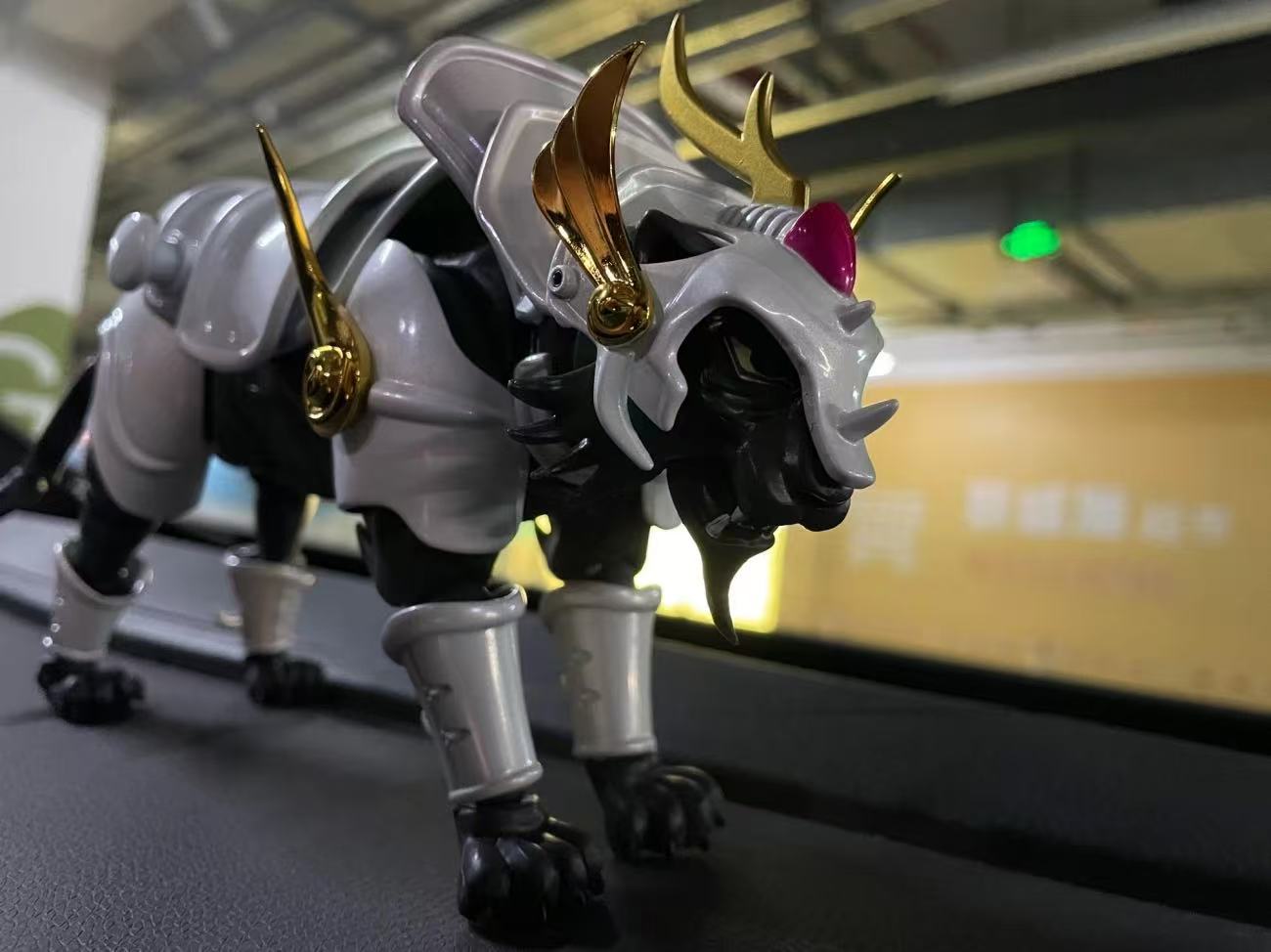 Figura de Acción de Yoroiden S - Bandai Tamashii Nations S.H.Figuarts reseña y precio
